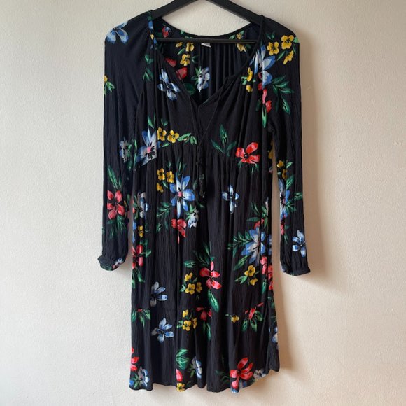 Old Navy Dresses & Skirts - Black long sleeve mini dress with tropical floral print